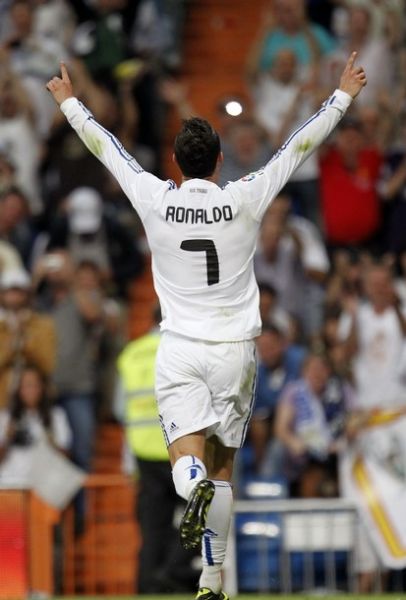 全市场：奥斯梅恩合同中有7500万欧解约金条款，曼联密切关注.